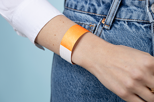 orange-model-wristband-wo-au-logo